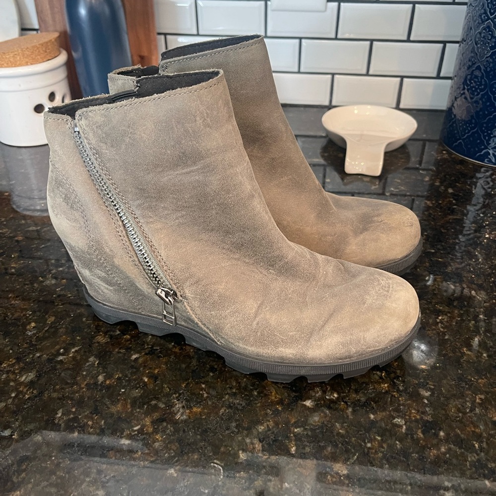 Grey Sorel Joan of Arc size 9